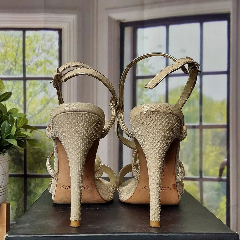WHITE HOUSE BLACK MARKET TEXTURED LEATHER HIGH HEEL SANDALS (8.5)
